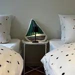 Beautiful Apartment With Parking Close To The Sea & City Center