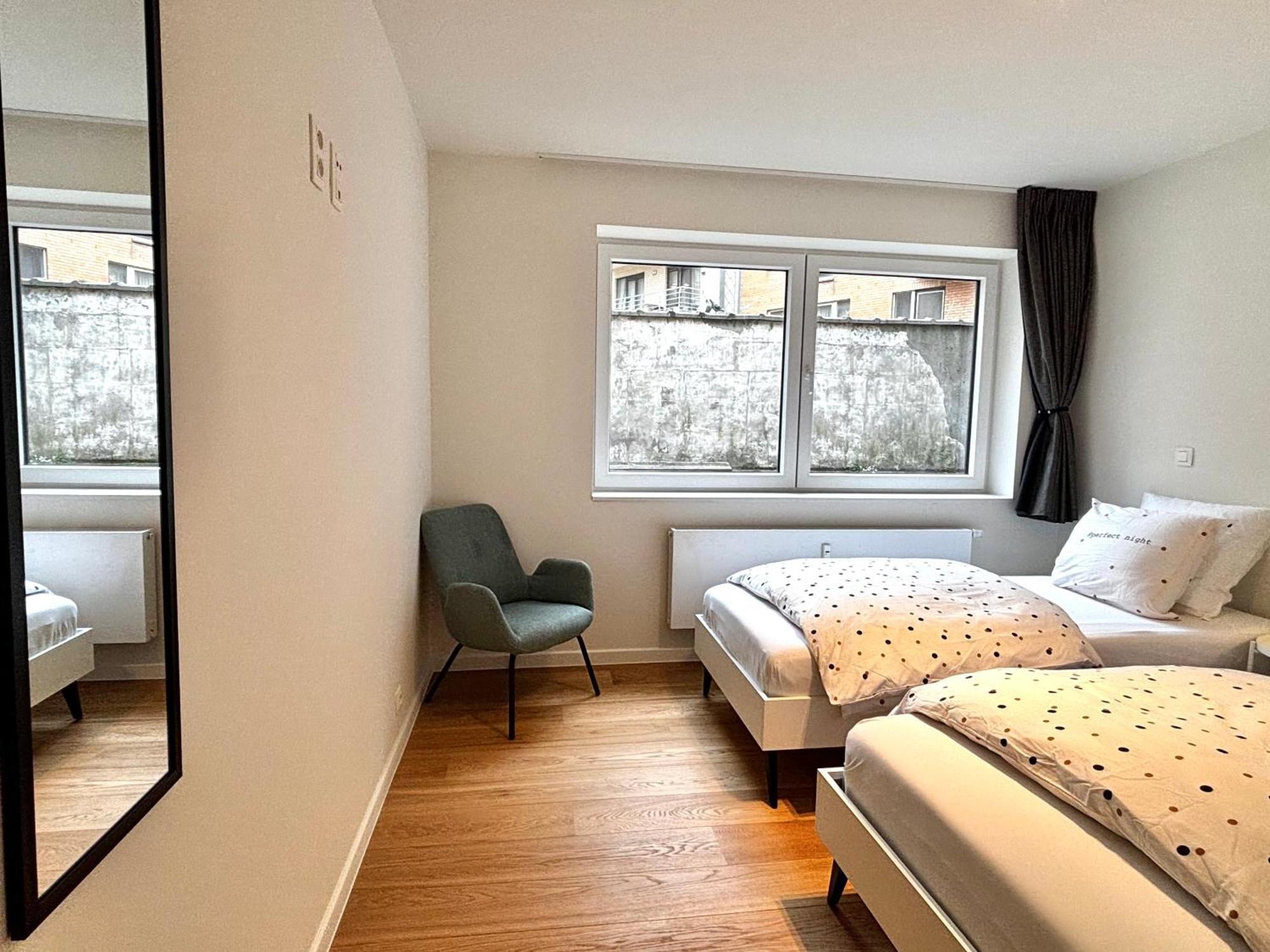 Beautiful With Parking Close To The Sea & Center